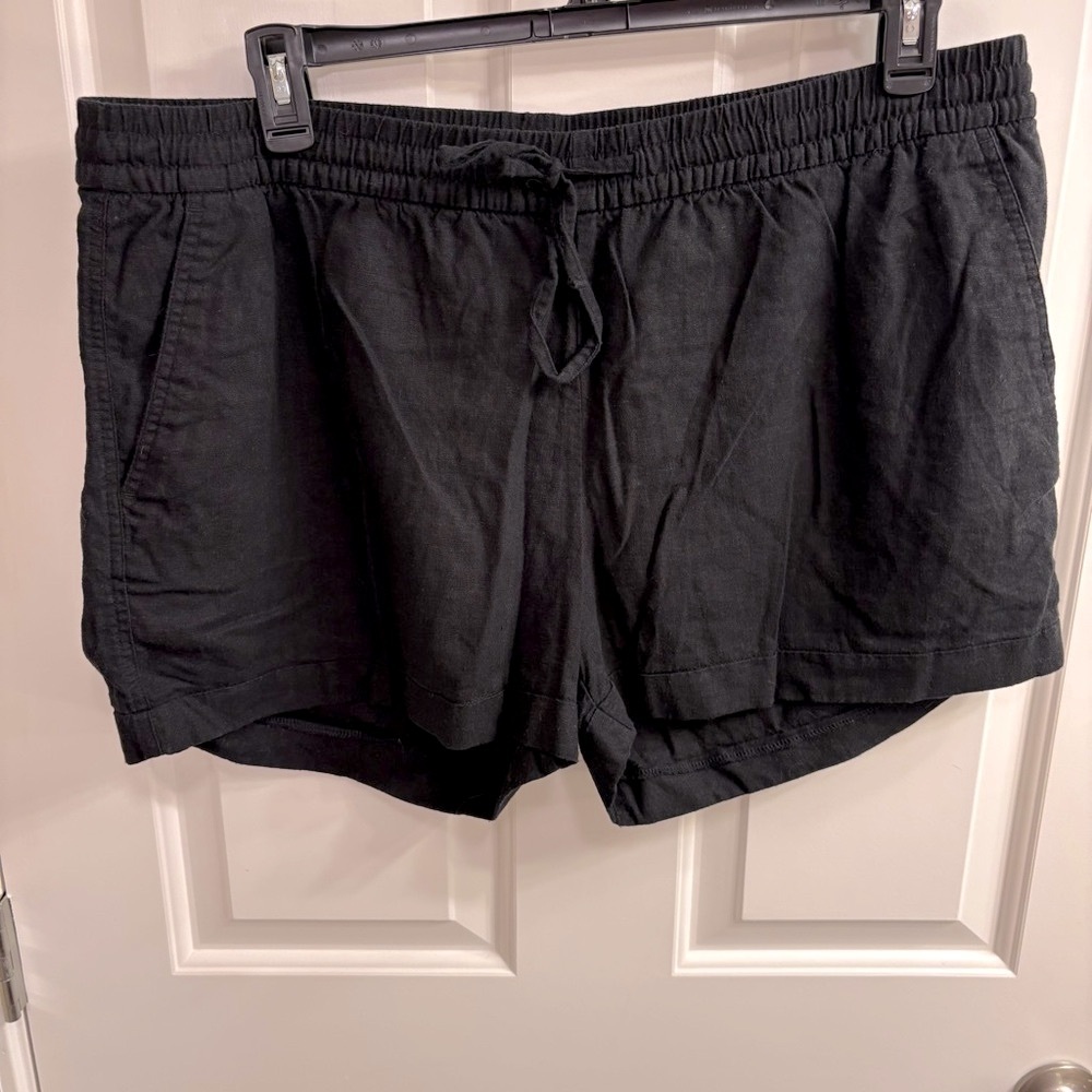 Old Navy Black Women's Drawstring Linen-Blend Shorts